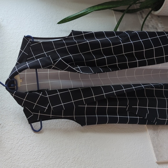 MELLODAY Tops - Melloday open vest in window pane